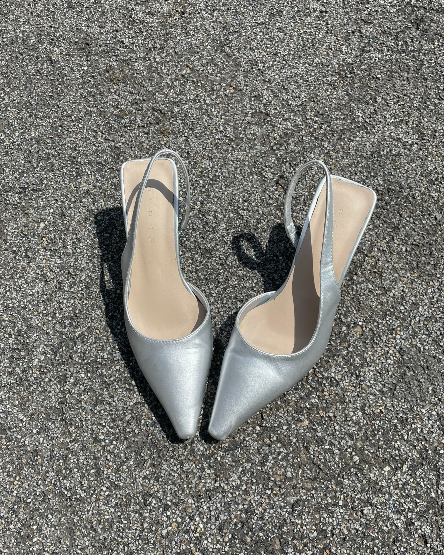 Pointed slingback