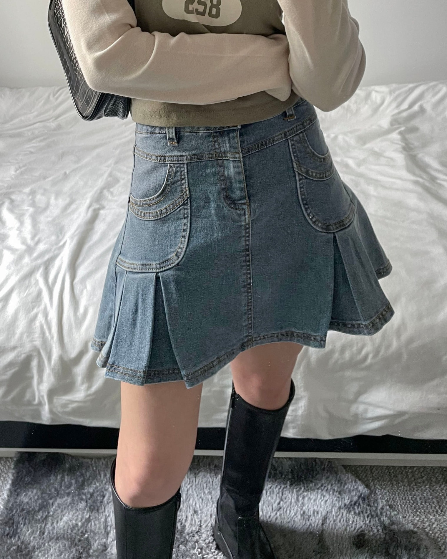 Side pleated denim skirt