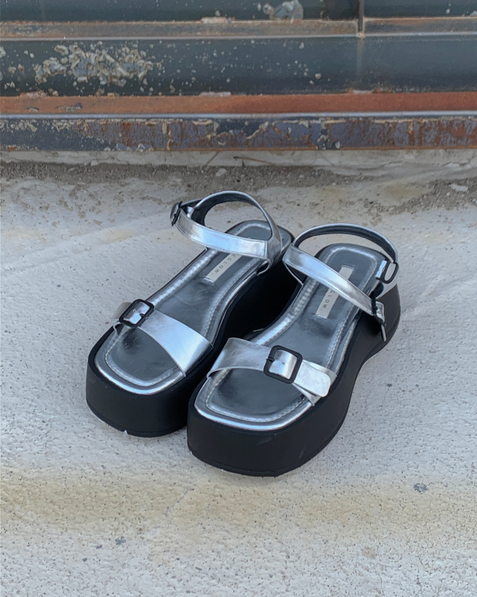 Buckle sandals