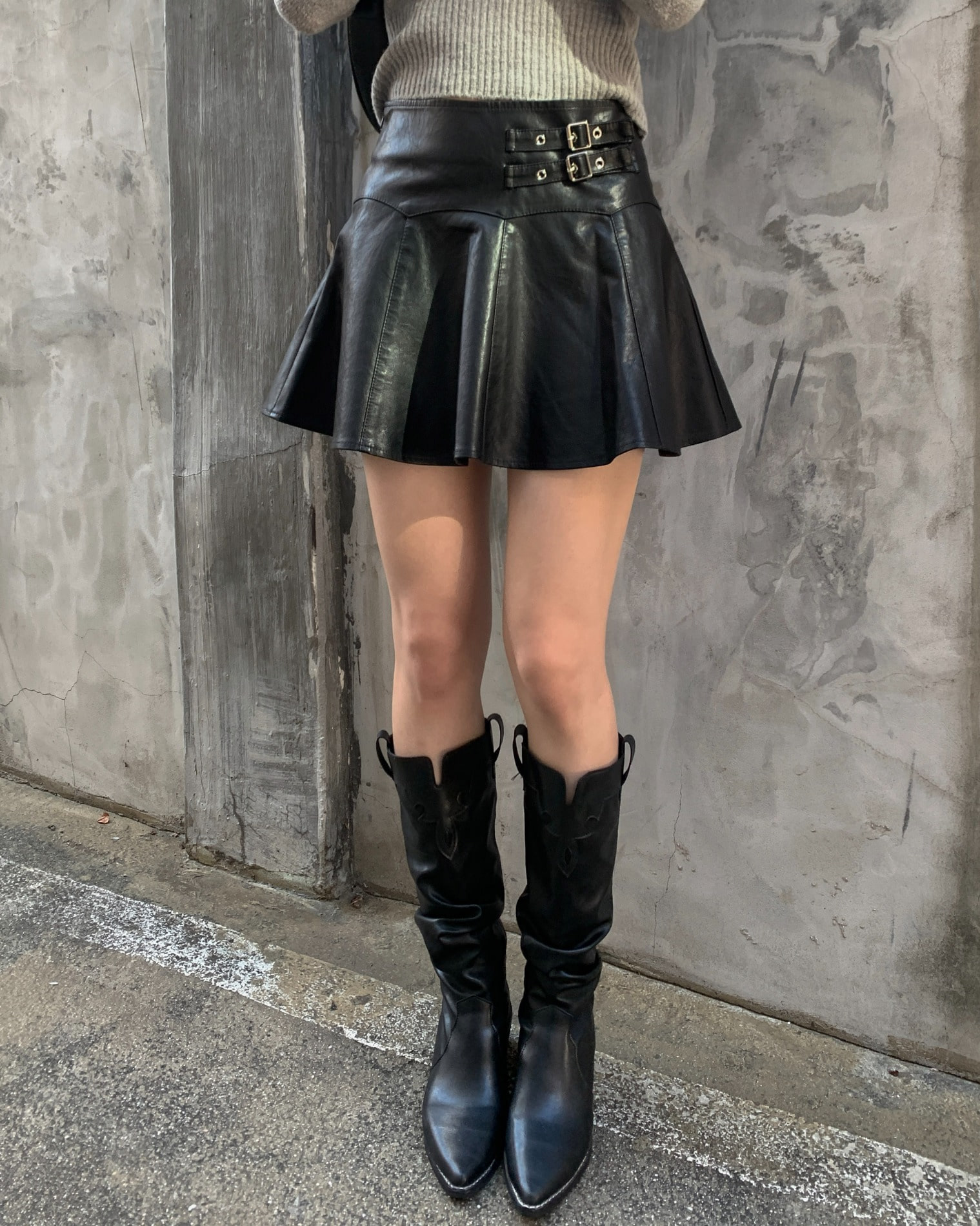 Leather belt flare skirt