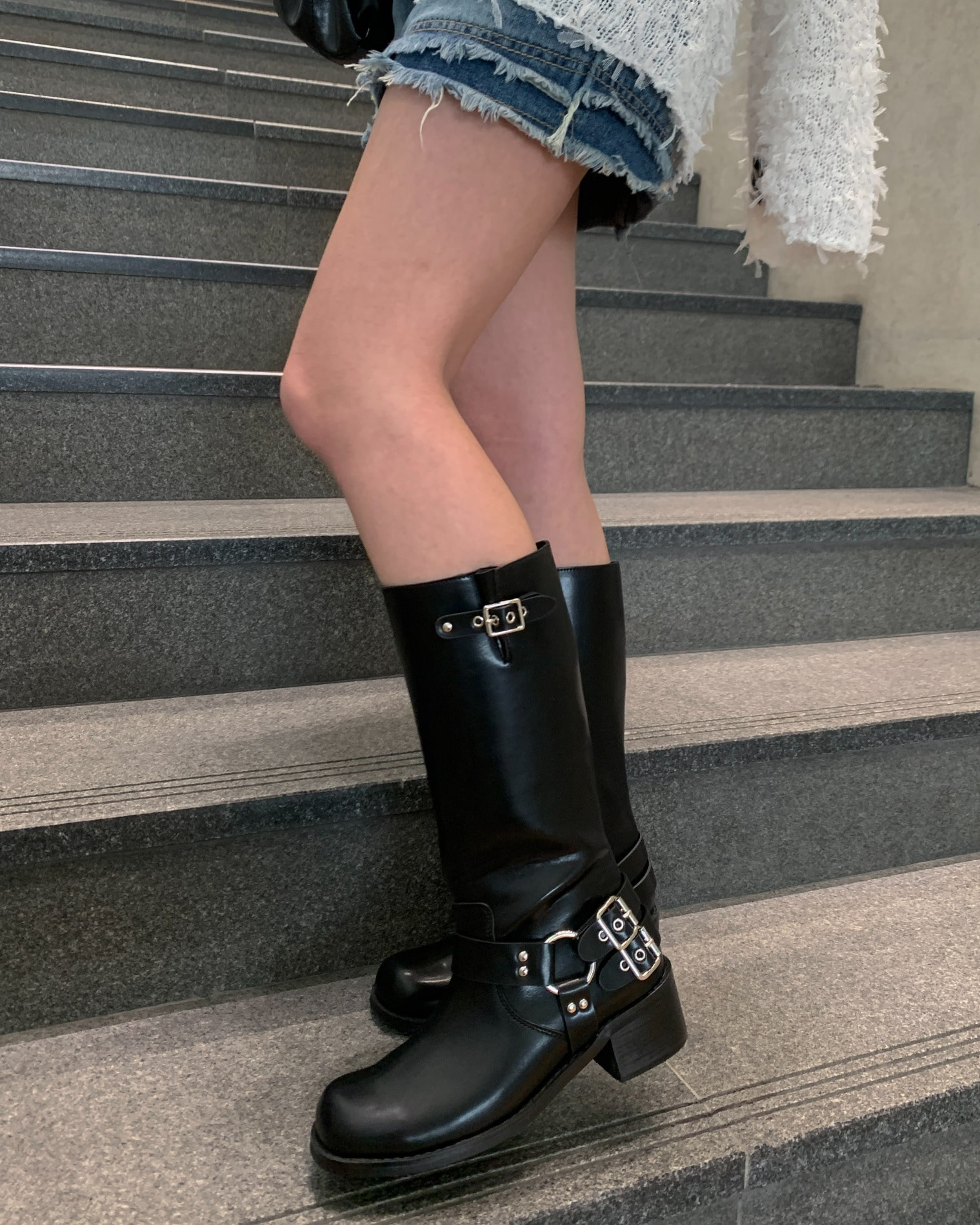 Buckle long boots